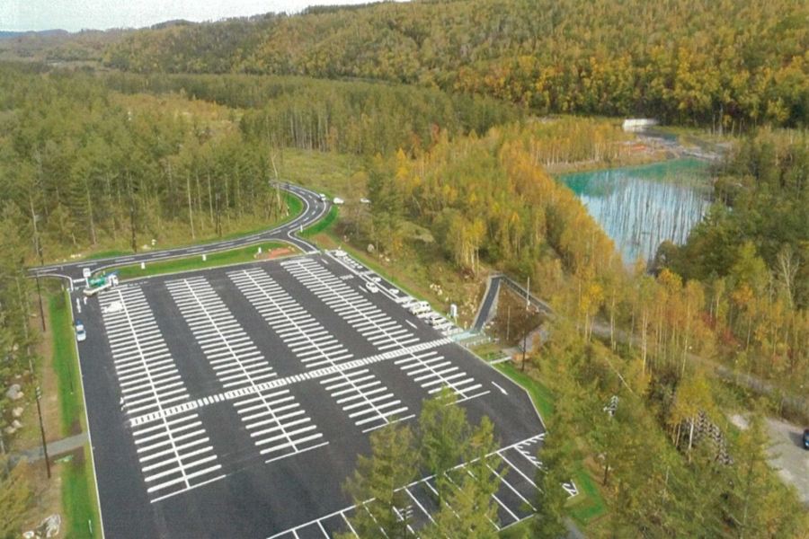美瑛白金青い池の駐車場